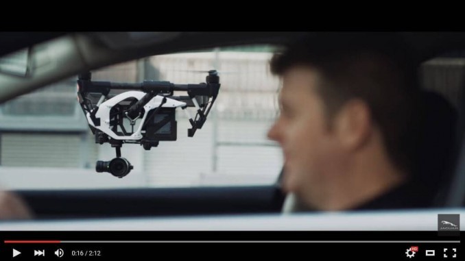 Jaguar XJ gegen DJI Inspire Pro: Auto gegen Drohne